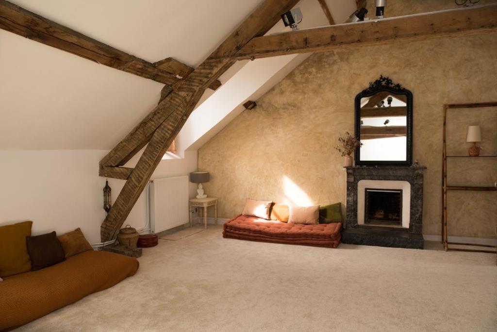 Maison D'Hotes La Doucelle Culture Et Bien-Etre Lignieres-Orgeres Luaran gambar