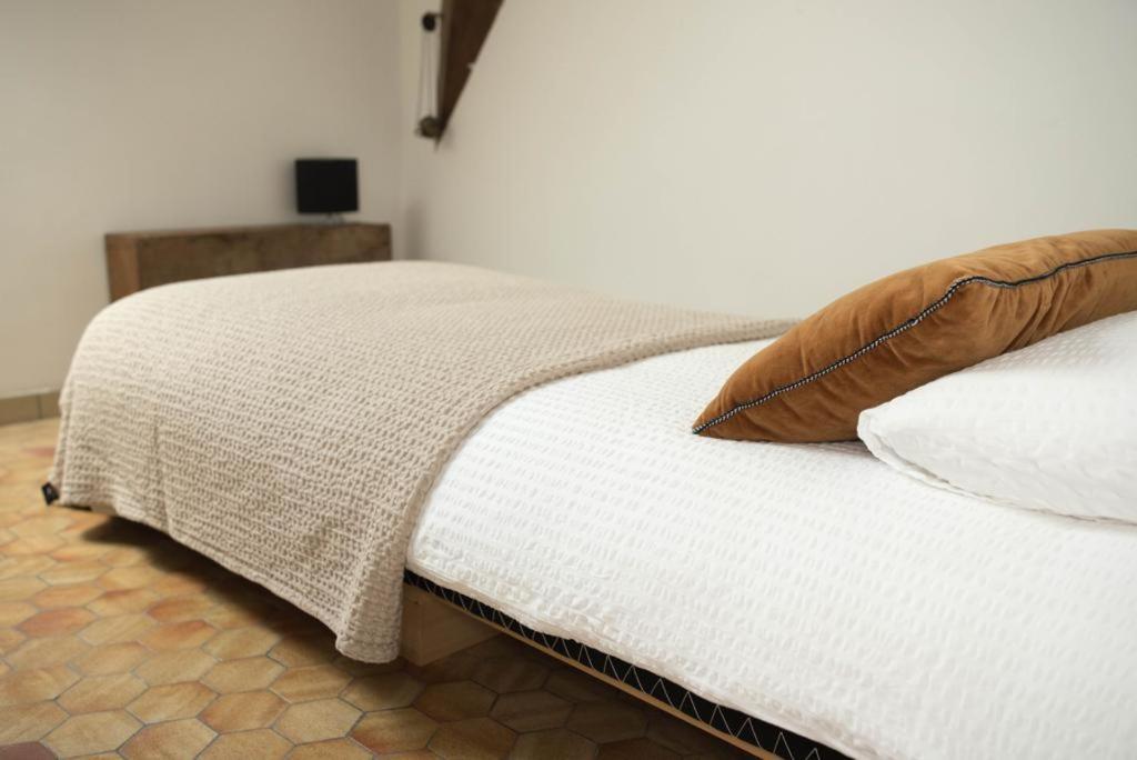 Maison D'Hotes La Doucelle Culture Et Bien-Etre Lignieres-Orgeres Luaran gambar