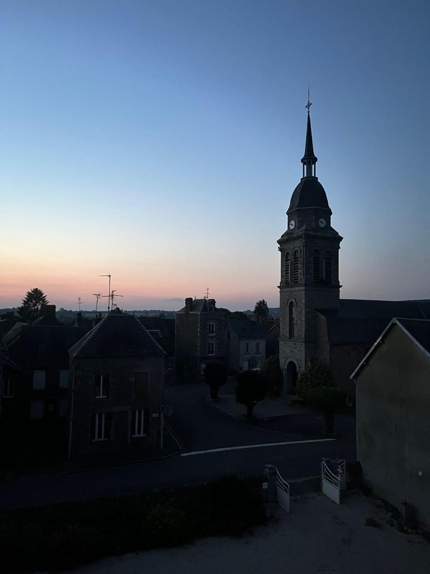 Maison D'Hotes La Doucelle Culture Et Bien-Etre Lignieres-Orgeres Luaran gambar
